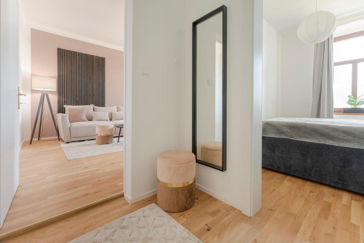 City Lounge Appartement Am Hauptbahnhof Sankt Poelten Luaran gambar