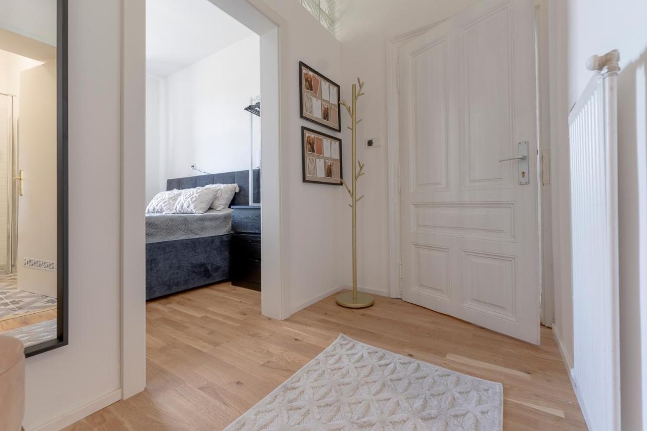 City Lounge Appartement Am Hauptbahnhof Sankt Poelten Luaran gambar
